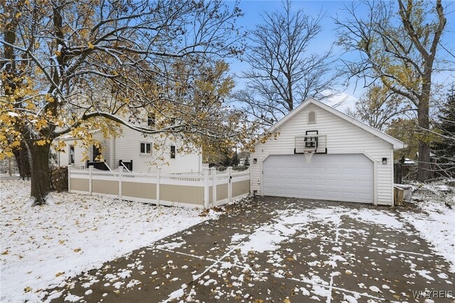 Building Photo - 4316 Clinton St