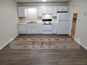 Building Photo - 1416 N Butler Ave