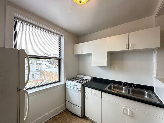 Foto del edificio - 2334.5 N Spaulding Ave