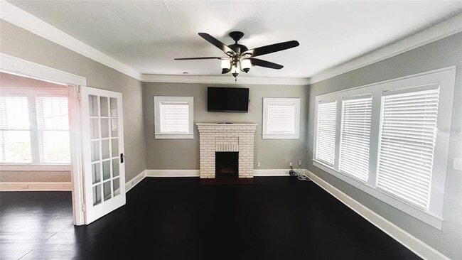 Building Photo - 403 S Albany Ave