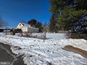 Building Photo - 522 Kuser Rd