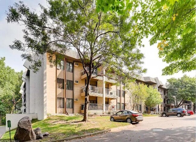 Foto del edificio - Modern Comfort in a Prime Location for $1,...