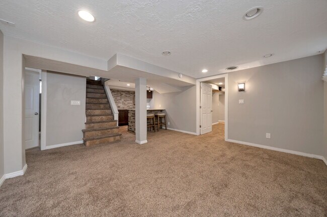 Building Photo - 90 W 7500 S