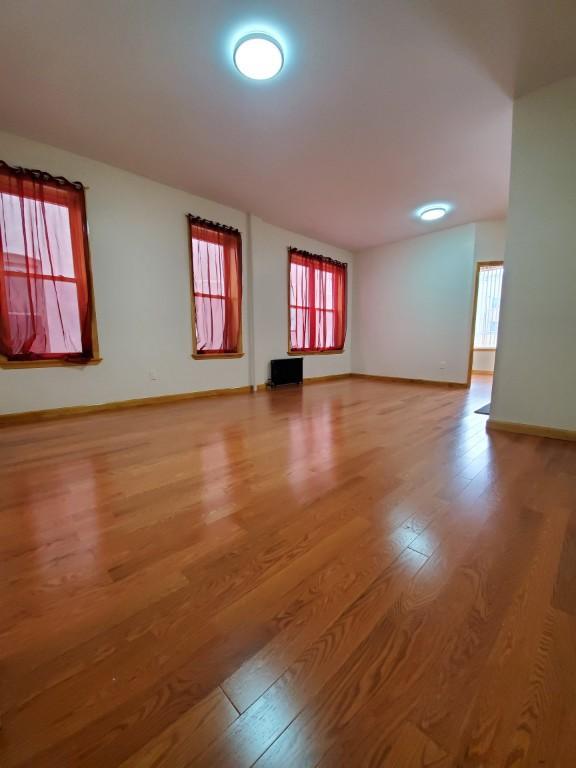 Foto del edificio - 3 bedroom in Brooklyn NY 11228