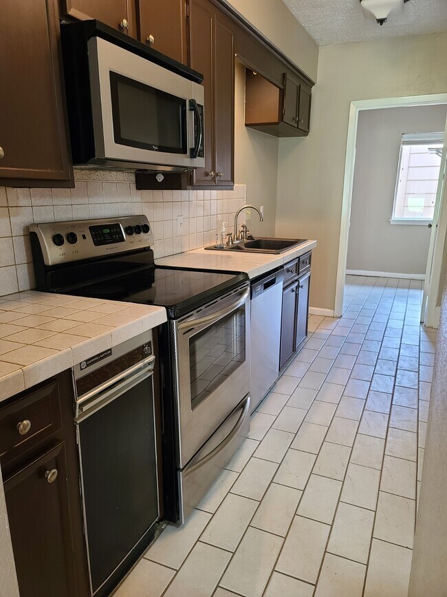 Stainless steel appliances - 8003 Rebawood Dr