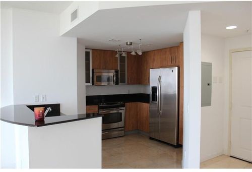Foto del edificio - 7900 Harbor Island Dr