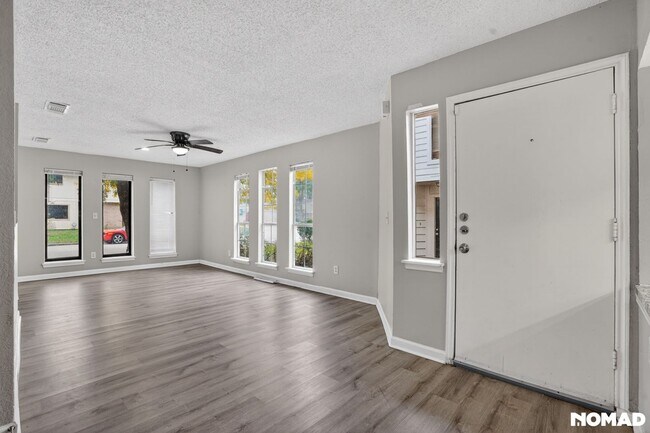 Building Photo - 17805 Villa Way Dr