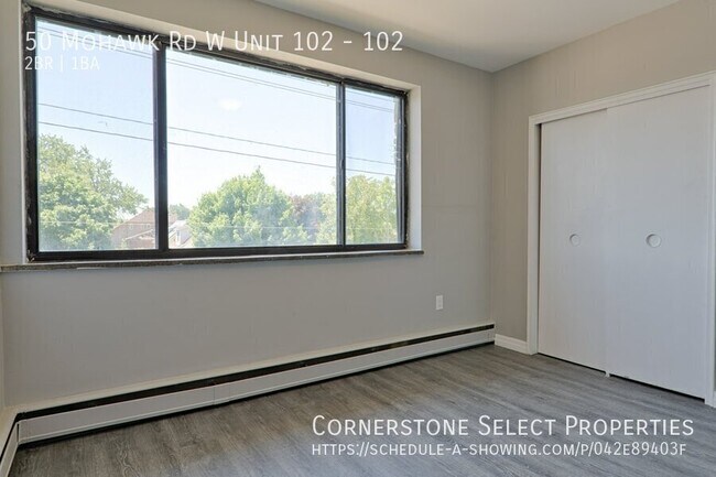 Photo du bâtiment - **2 Bedroom SUPER convenient location**