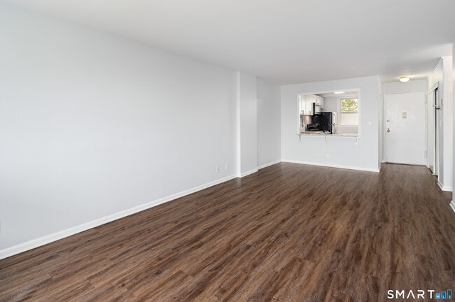 Building Photo - 91 Strawberry Hill Ave