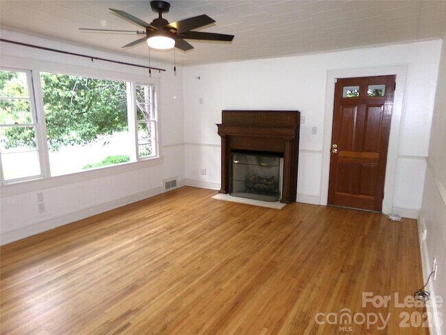 Foto del edificio - 1631 Maple Ave