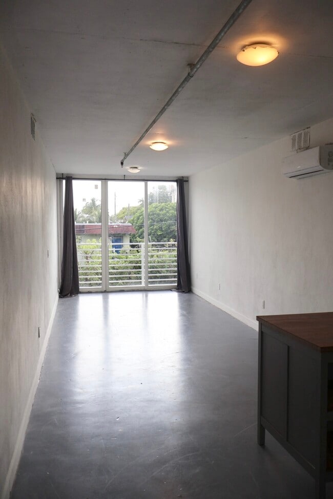 Building Photo - 542 SW 3rd St