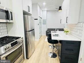 Building Photo - 1324 N 5th St