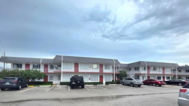 Building Photo - 3200 Lake Osborne Dr