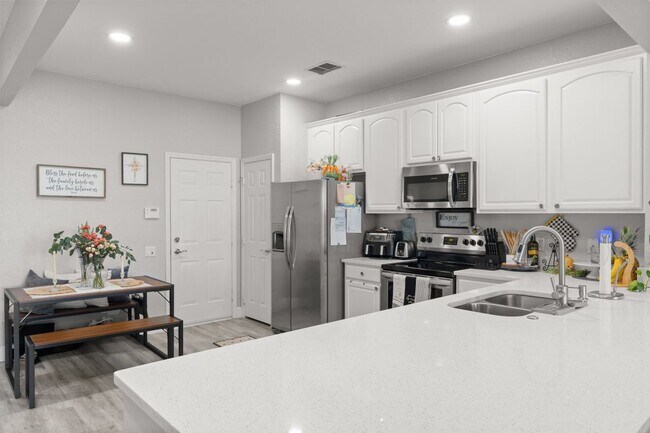 Foto del edificio - 15048 Bellinkoff Ln