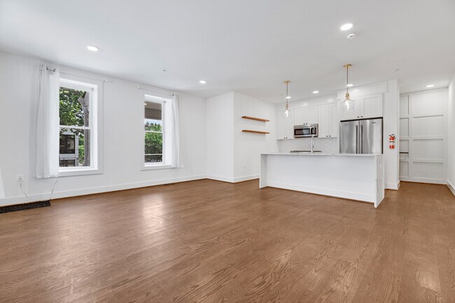 Foto del edificio - 1006 Monroe St NW