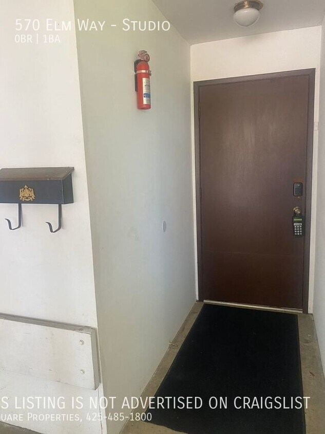 Primary Photo - Don’t wait on this Studio , Great Location...