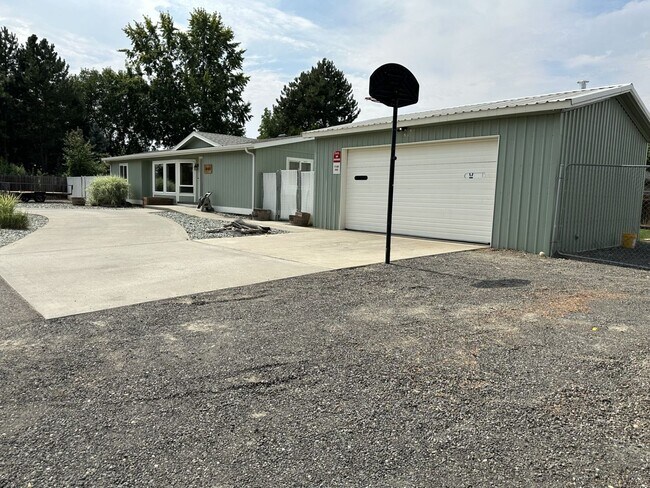 Foto del edificio - Pasco Corner Lot House For Lease!