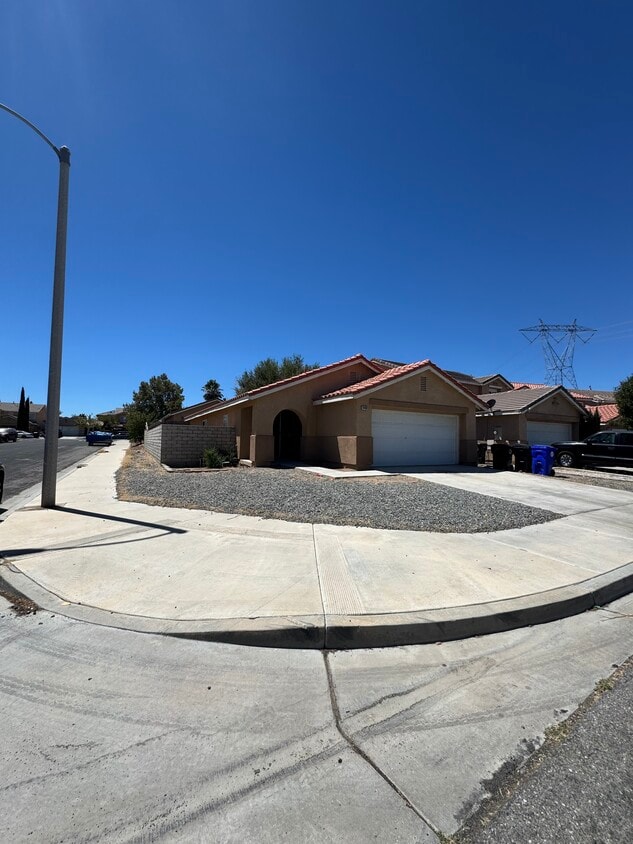 Foto principal - 14401 Hidden Rock Rd