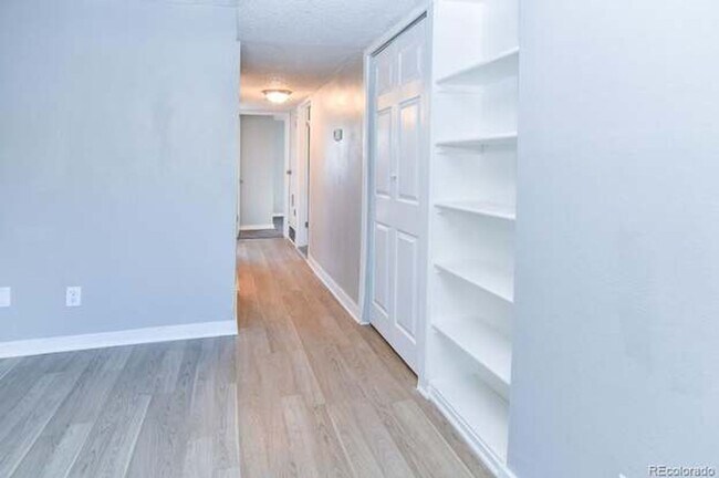Foto del edificio - 3 Bedroom 2 Bathroom Condo in Lakewood!