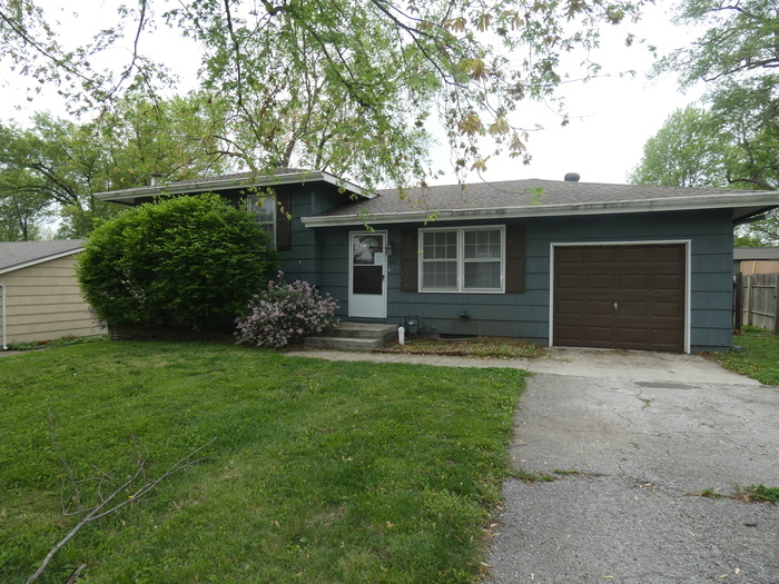 Primary Photo - Beautiful Home in Park Hill School District!