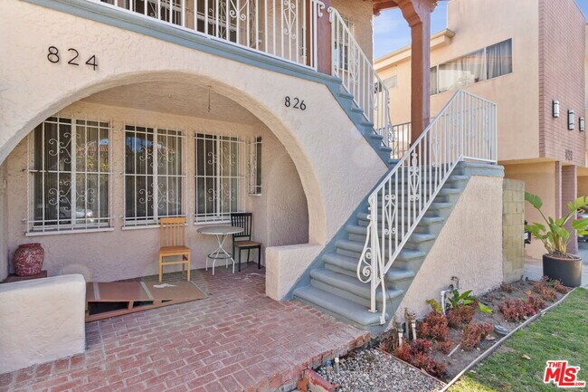 Foto del edificio - 826 S Holt Ave
