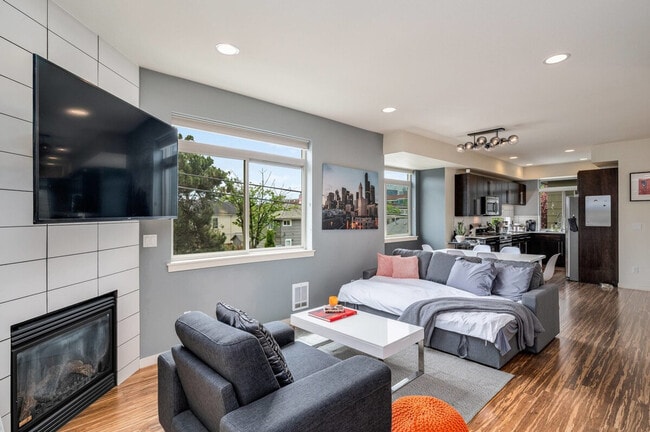 Building Photo - 1220 E Columbia St