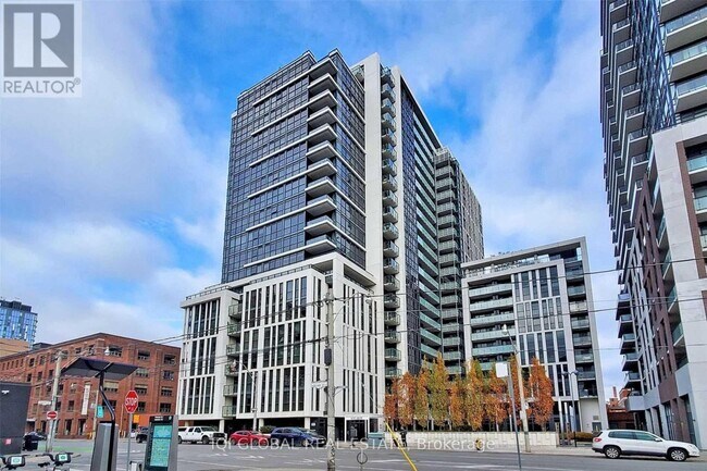 Photo du bâtiment - 400 Adelaide St E