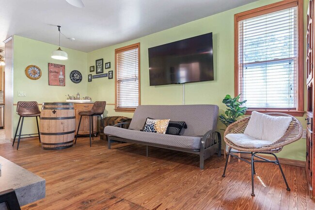 Building Photo - 35 Desoto Pl