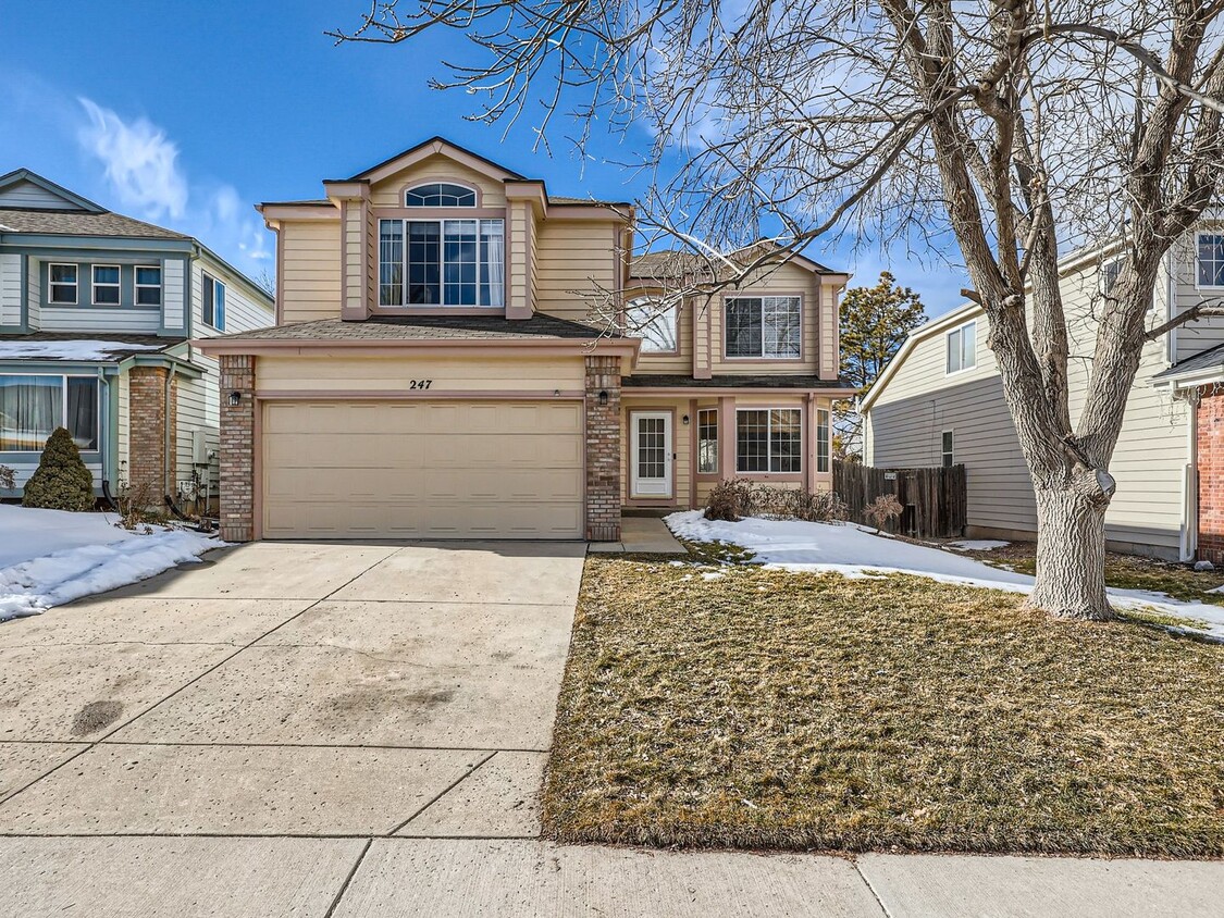 Primary Photo - Evolve Real Estate: Beautifully Upgraded 4...