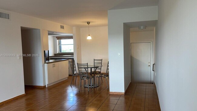 Foto del edificio - 8775 Park Blvd