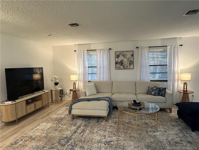 Foto del edificio - 4095 SE Centerboard Ln