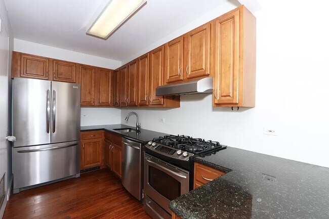 Foto del edificio - 61 Village Rd N