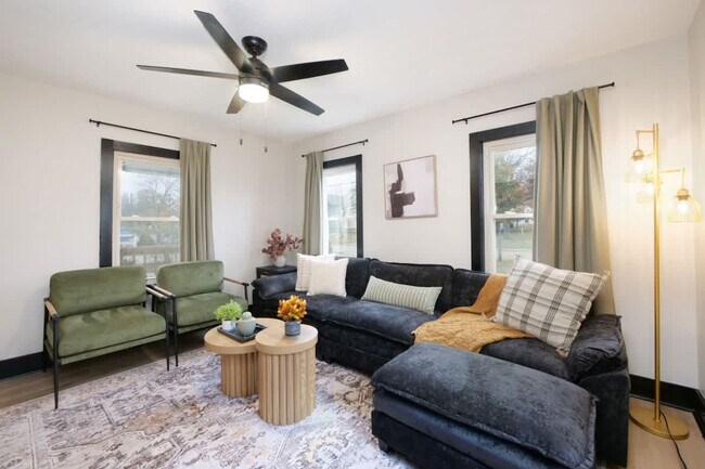 Foto del edificio - 303 E Washington St