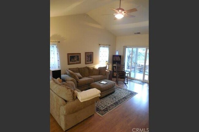 Foto del edificio - Cute, Charming, Well Maintained and Central Location!