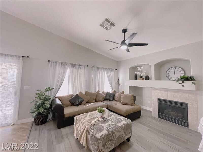 Foto principal - 4488 Summers Shade St