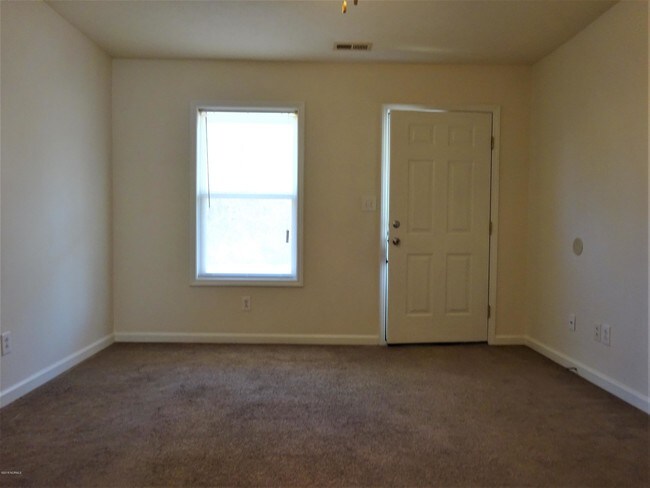 Building Photo - 136 Lainmark Dr