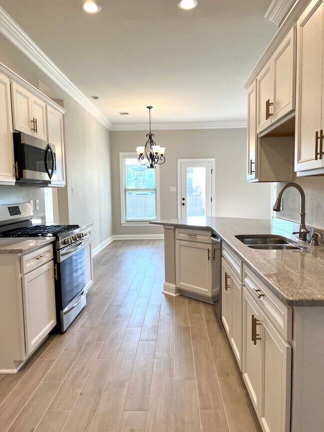 Building Photo - 3BED/2BATH Home for Lease in Silver Oaks S...