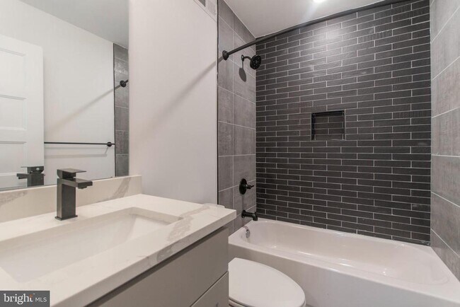 Building Photo - 437 N 35th St