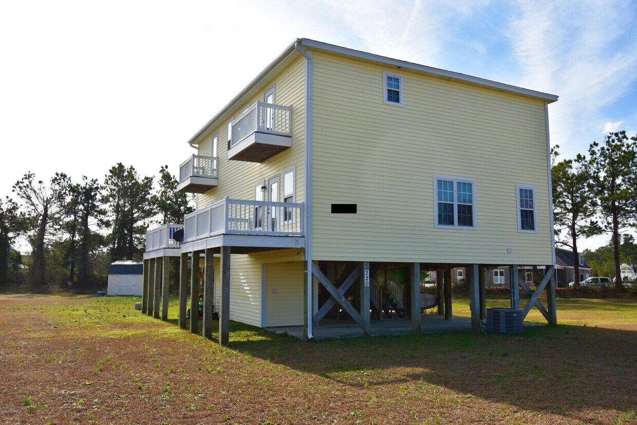 220 Twin Oaks Dr, Hampstead, NC 28443 Townhome Rentals in Hampstead