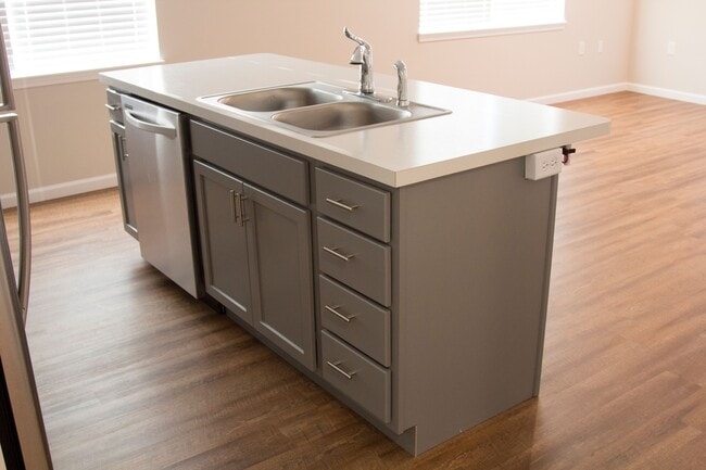 Building Photo - Park South