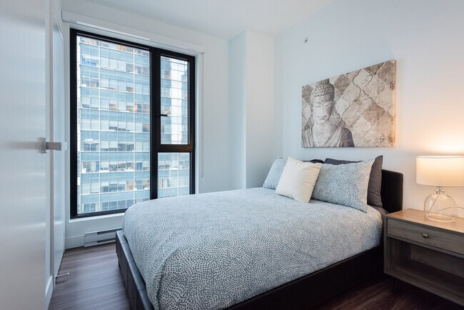 Building Photo - 1350 Boul. René-Lévesque O