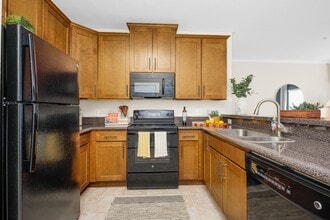 Building Photo - TGM University Park