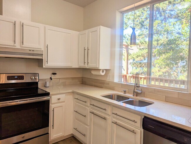 Foto del edificio - Beautiful Beaverton Townhouse Available Now!