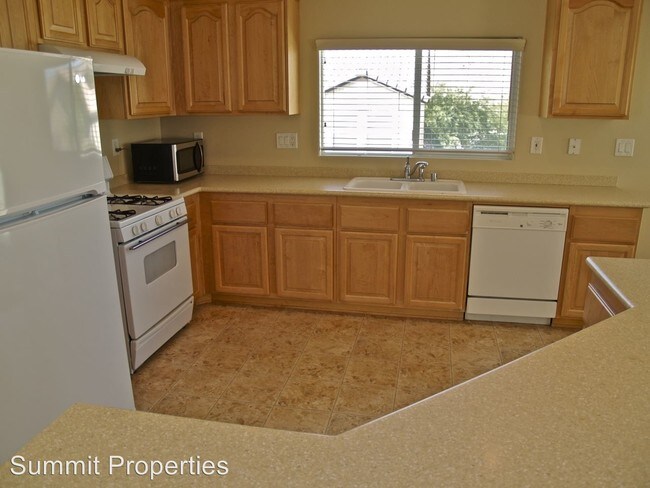 Foto del edificio - 6527 Sunset Pines St