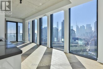 Building Photo - 284 King St E