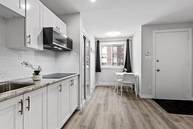 Building Photo - 228 Lebreton St N
