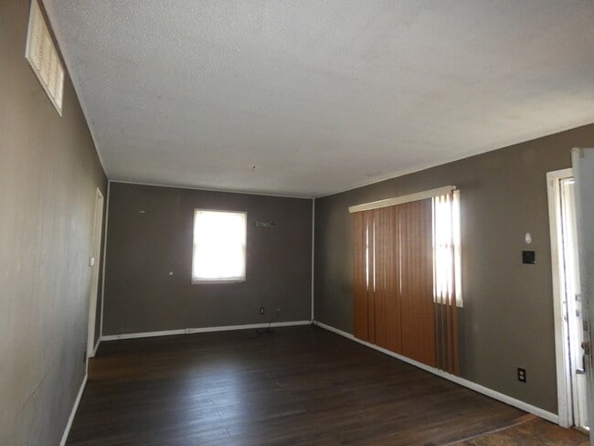 Building Photo - 1850 E Marmion St