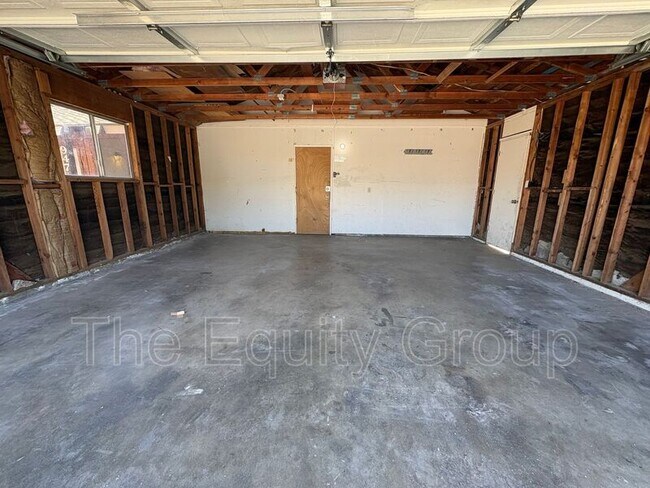Building Photo - 947 W Seeger Ave
