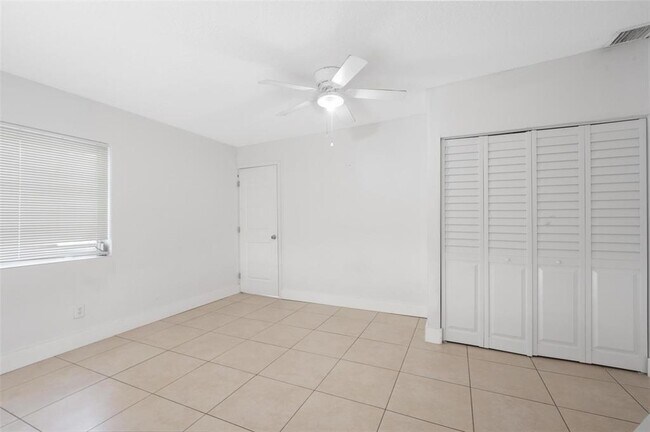 Foto del edificio - 700 SW 67th Ave