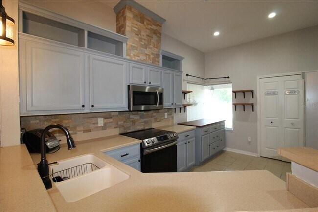 Foto del edificio - 30754 Midtown Ct
